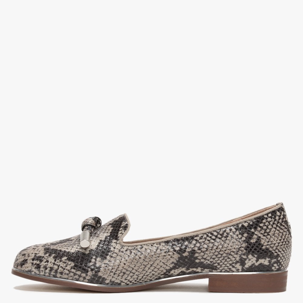 Eadlist Beige Reptile Tassel Loafers