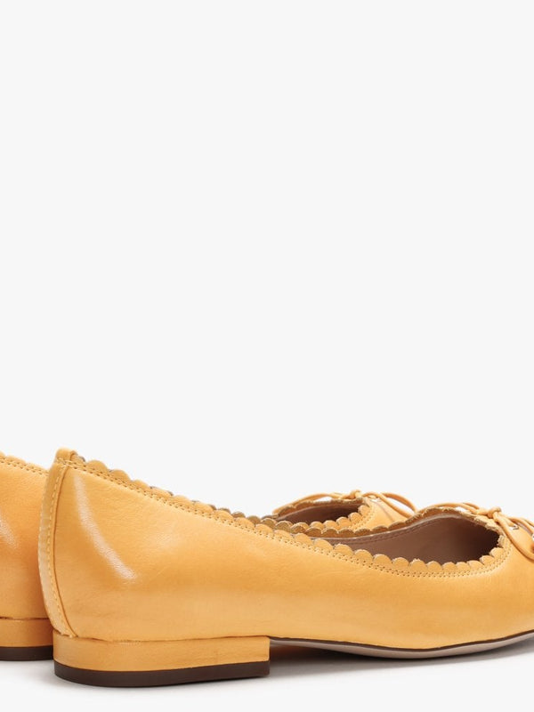 Glennie Sundance Leather Scalloped Edge Pumps