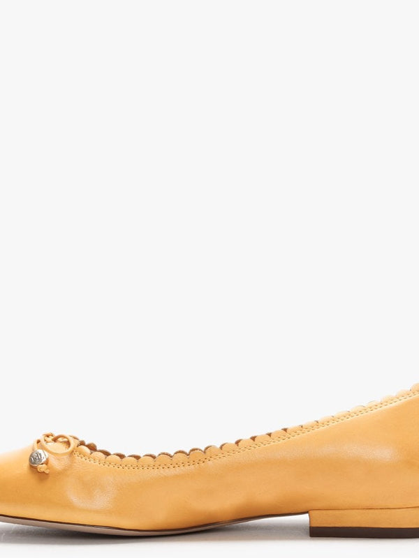 Glennie Sundance Leather Scalloped Edge Pumps