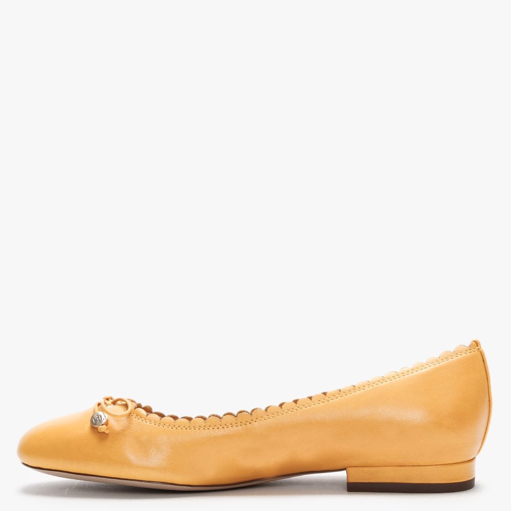 Glennie Sundance Leather Scalloped Edge Pumps