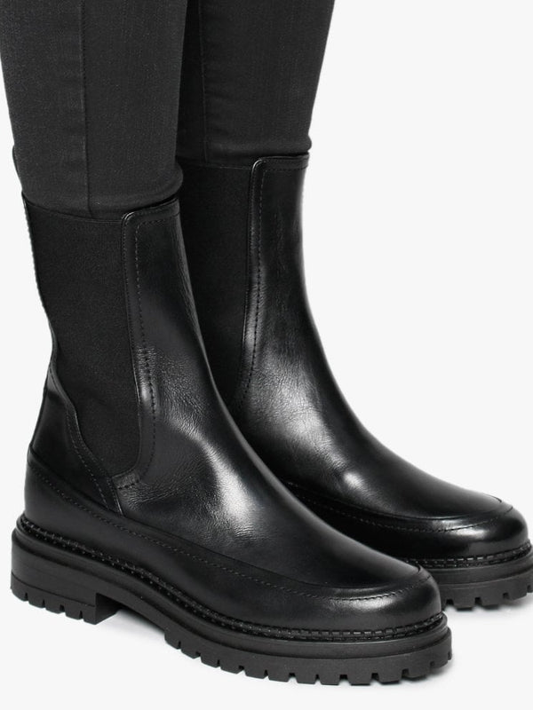 Napolly Black Leather Elongated Chelsea Boots