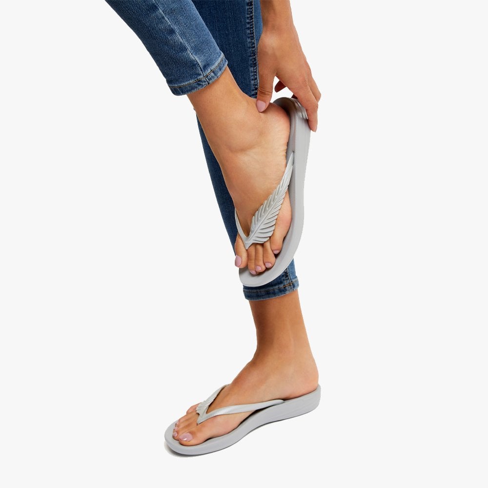Iqushion Feather Silver Flip Flops