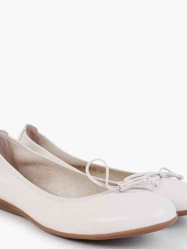 Tremolo White Leather Ballerina Pumps