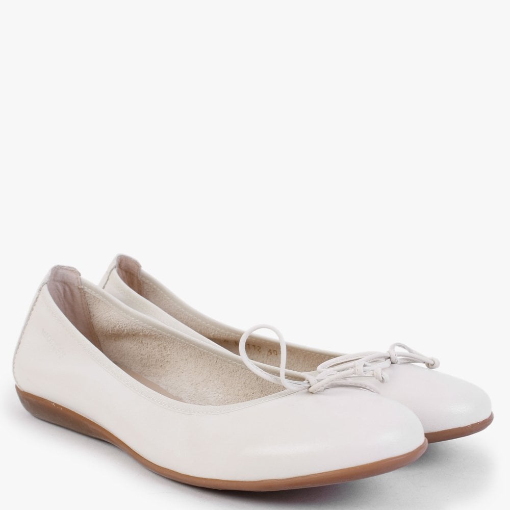 Tremolo White Leather Ballerina Pumps