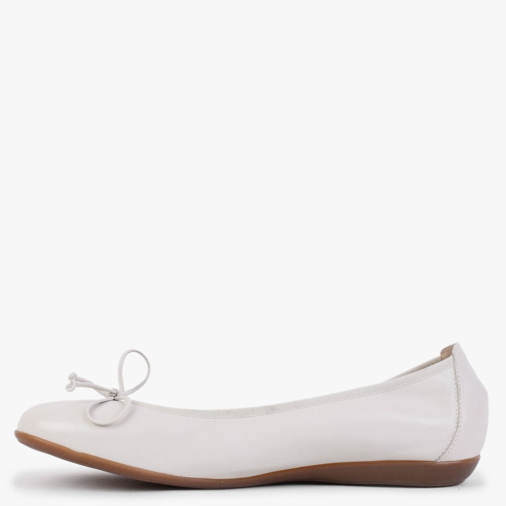Tremolo White Leather Ballerina Pumps