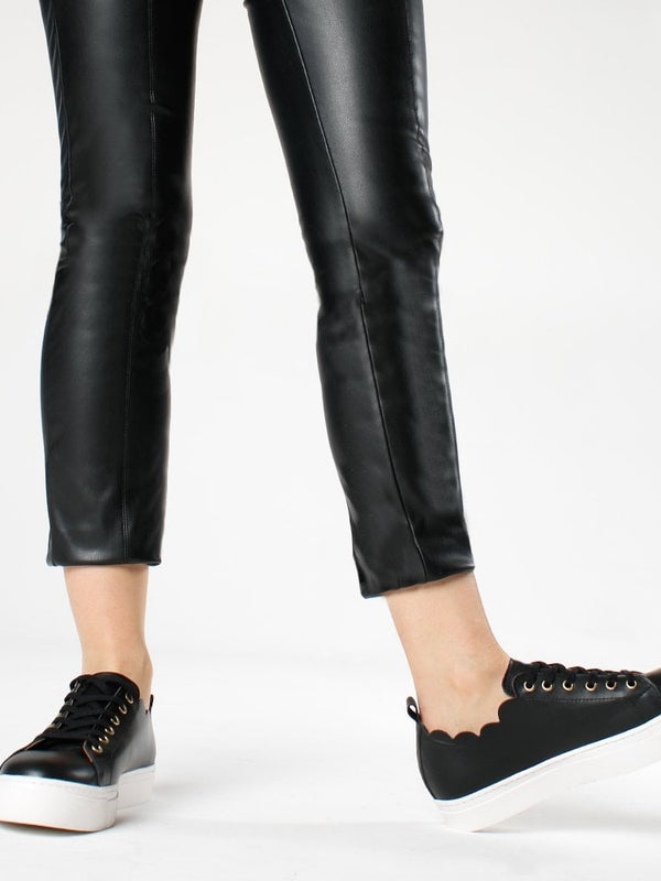 Scallop Black Leather Trainers