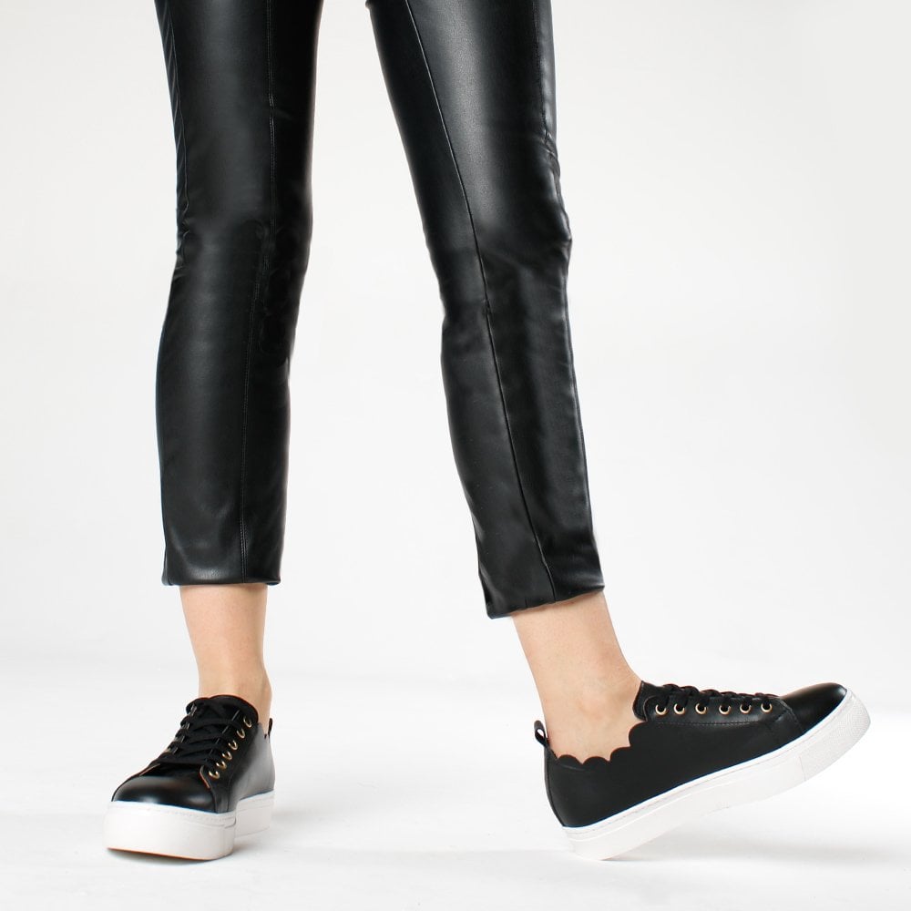 Scallop Black Leather Trainers