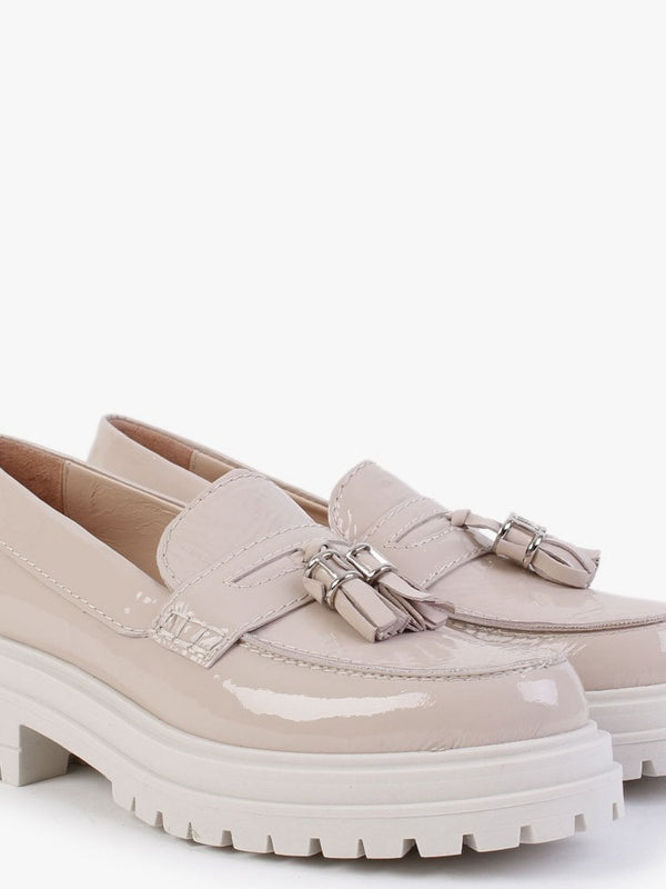 Nassel Beige Patent Leather Tassel Loafers