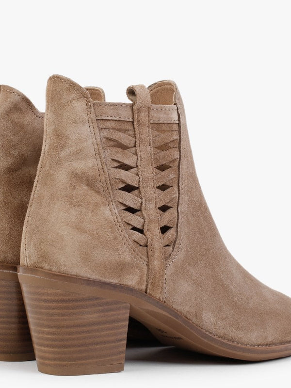Barley Cuero Suede Western Ankle Boots