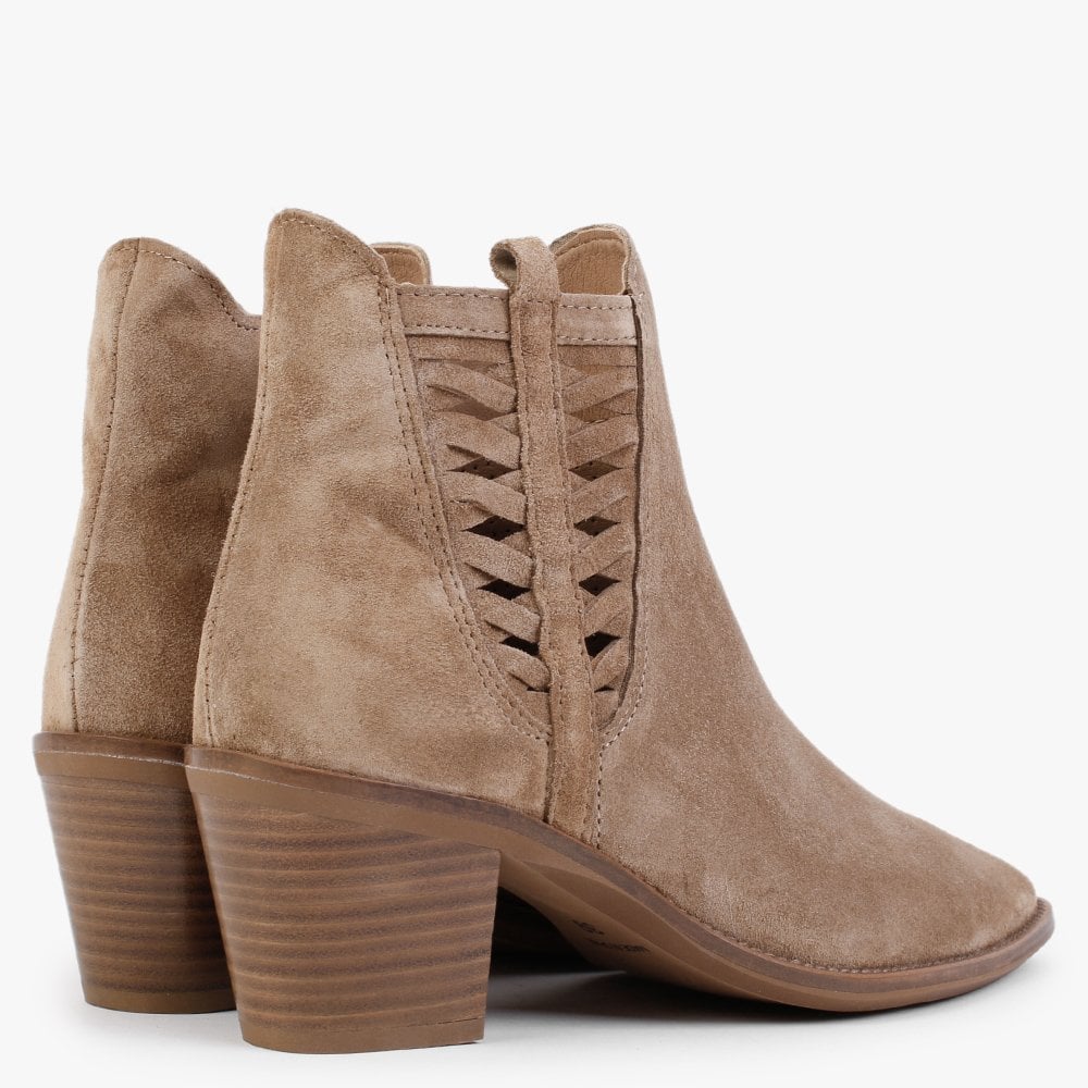 Barley Cuero Suede Western Ankle Boots