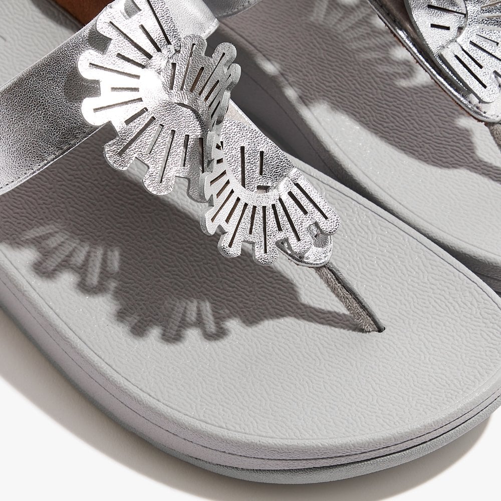 Fino Scallop Twist Silver Leather Toe Post Sandals