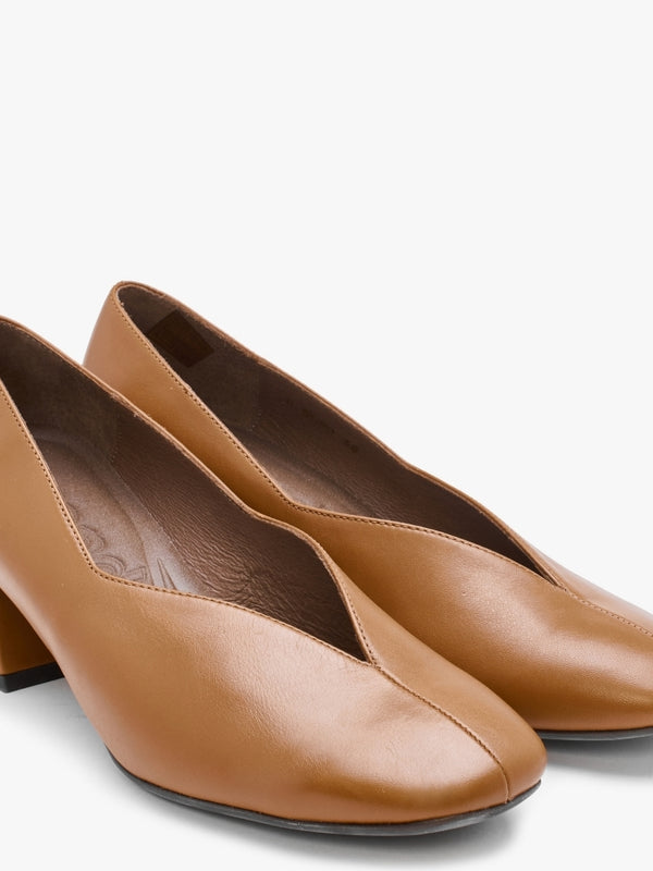 Waltz Tan Leather Court Shoes