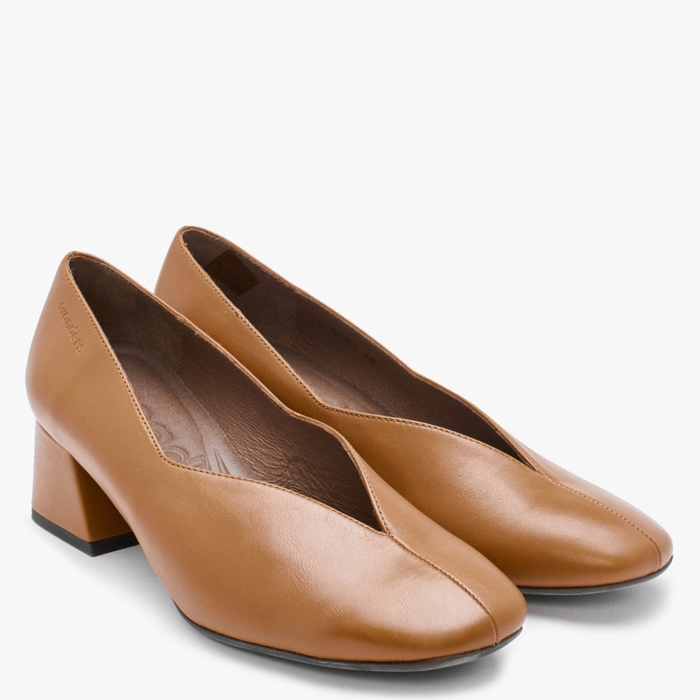 Waltz Tan Leather Court Shoes