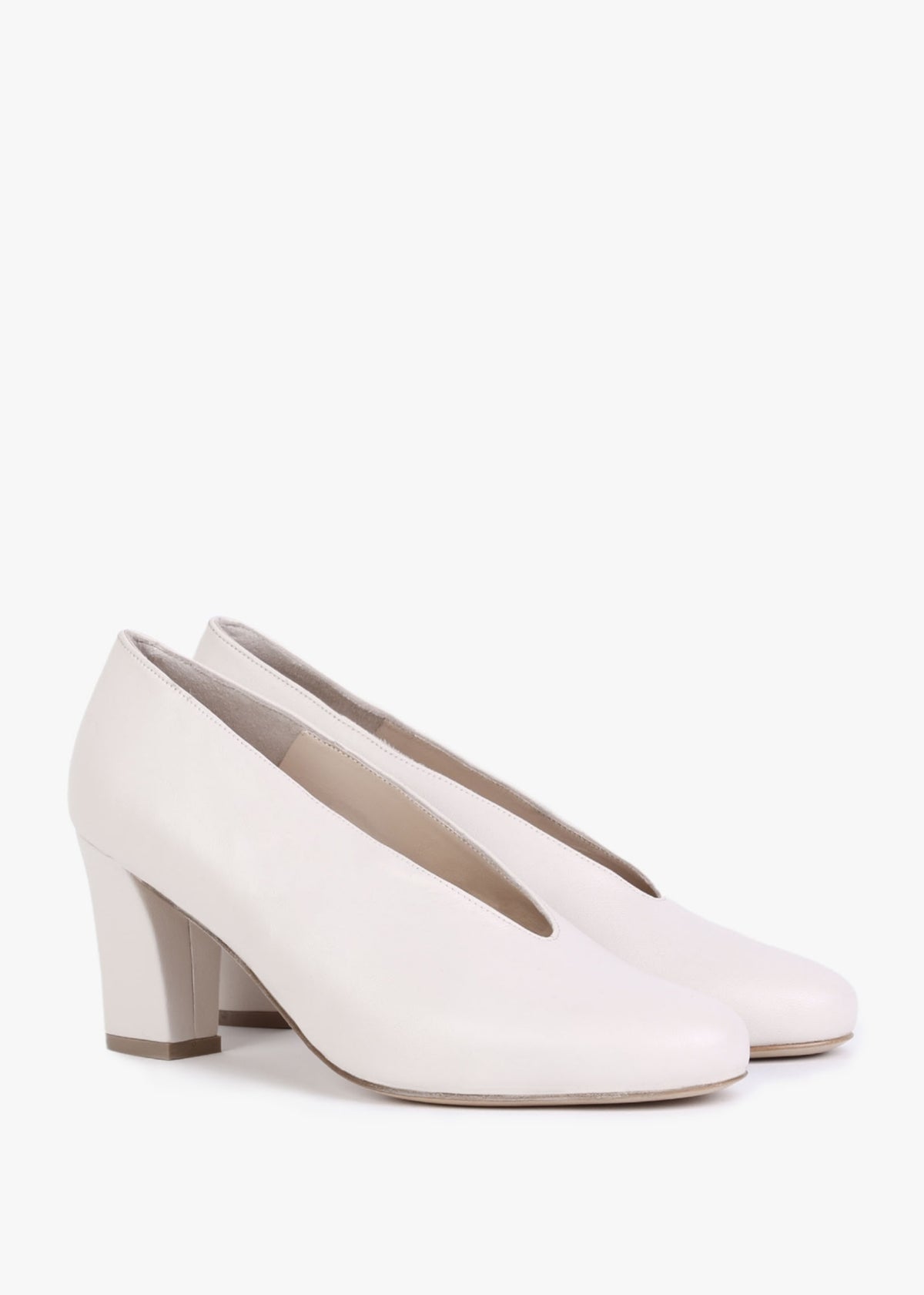 Aneso Cream Leather V Front Court Shoes