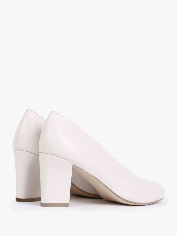 Aneso Cream Leather V Front Court Shoes