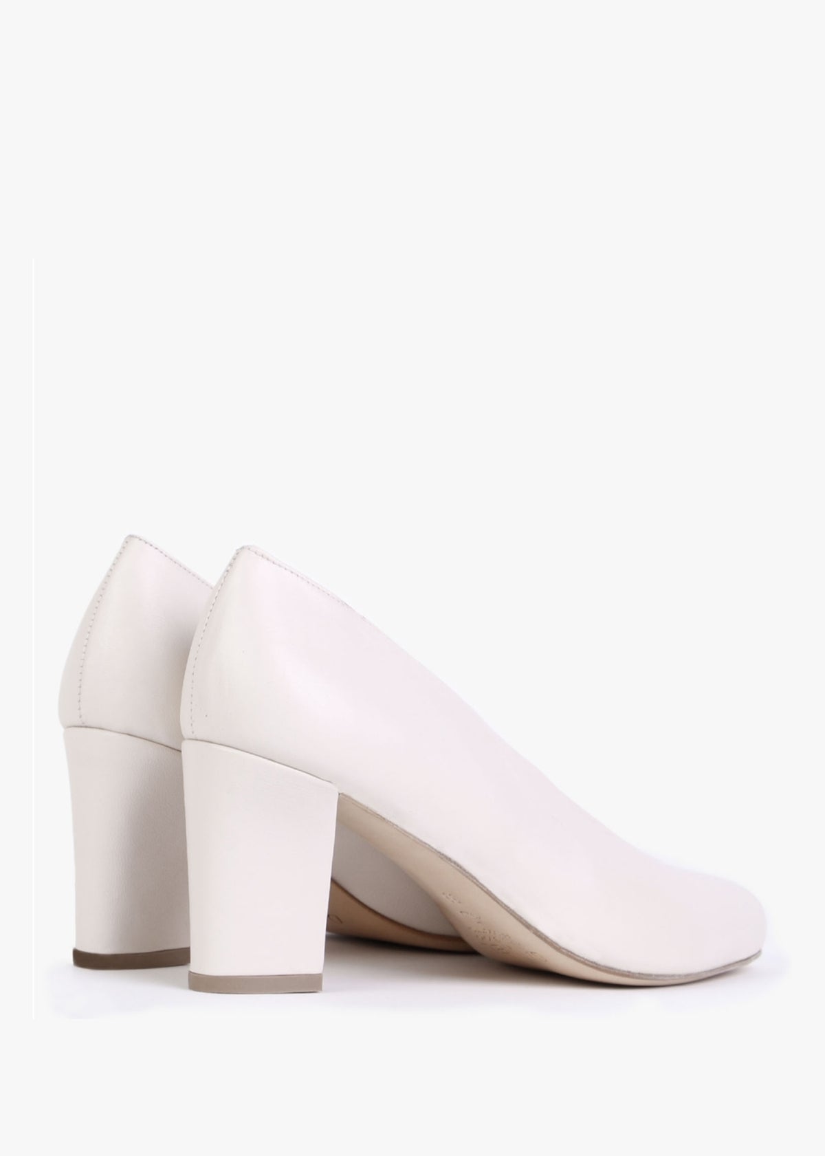 Aneso Cream Leather V Front Court Shoes