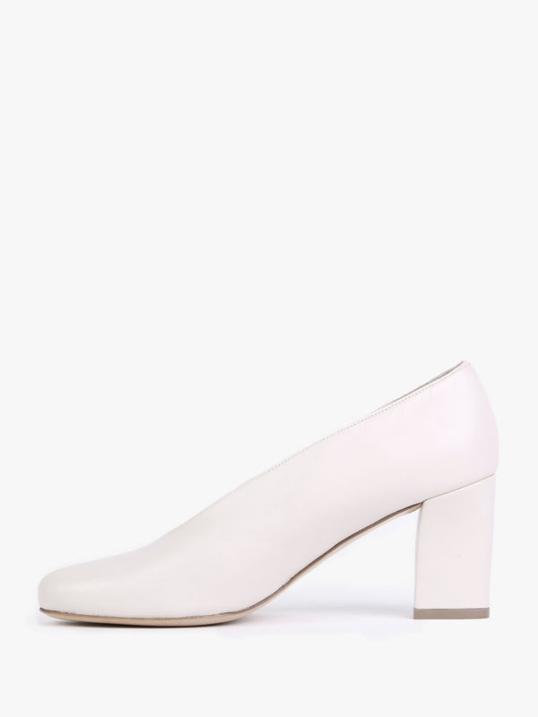 Aneso Cream Leather V Front Court Shoes