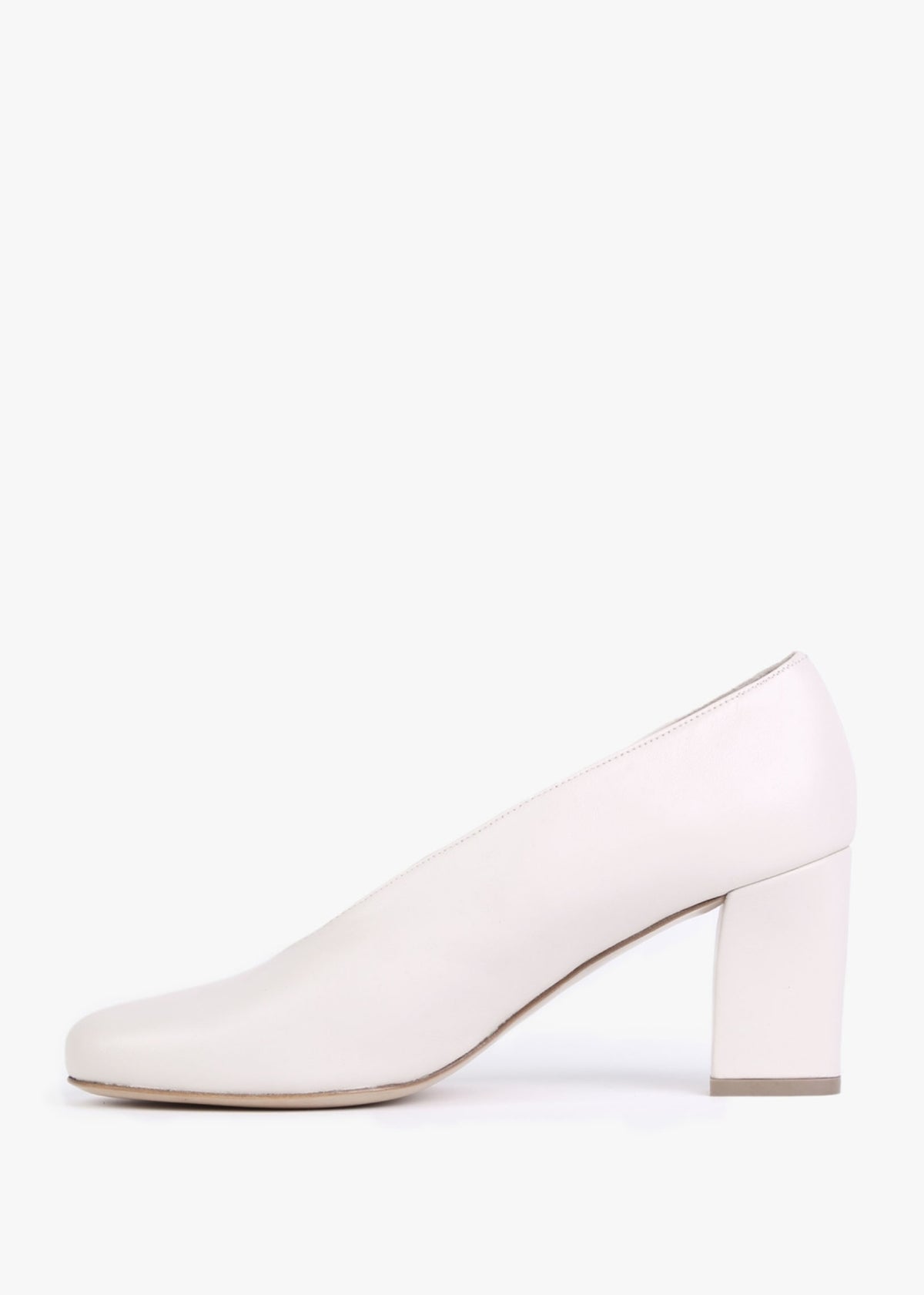 Aneso Cream Leather V Front Court Shoes