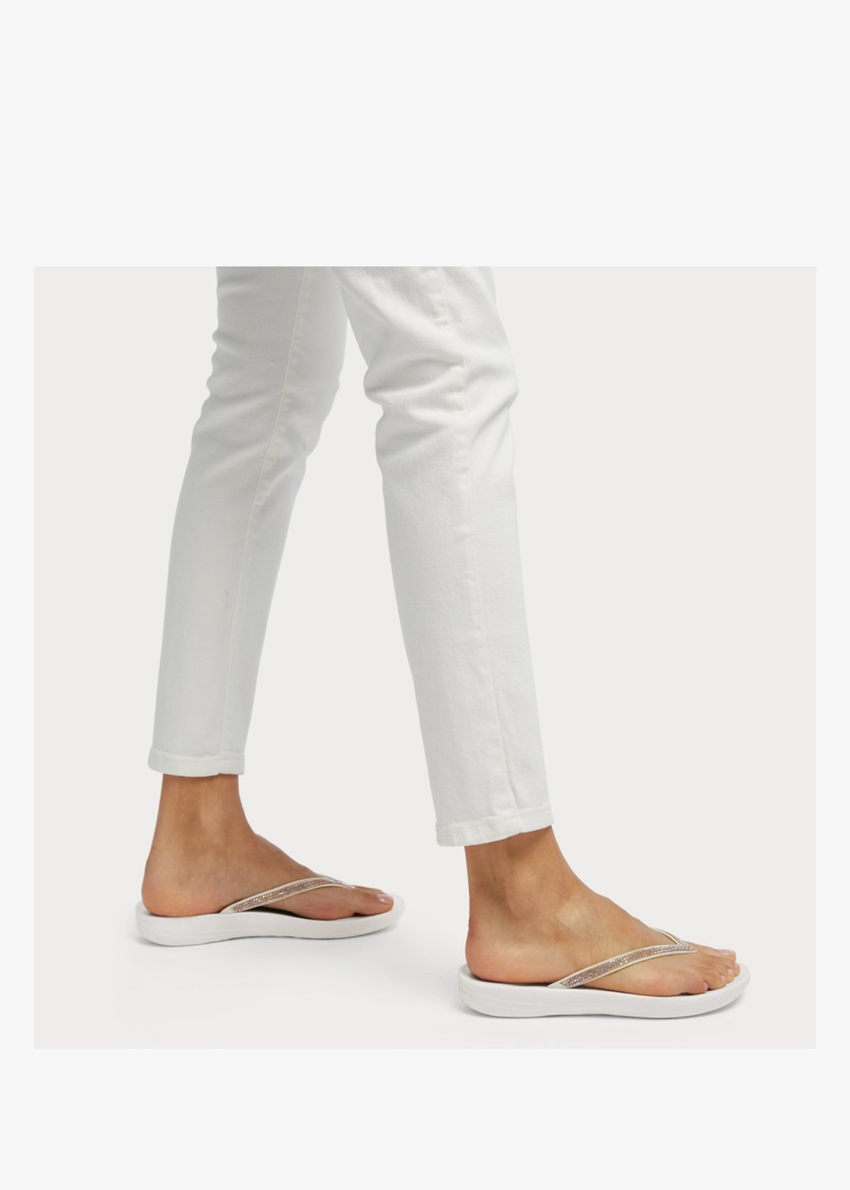 Iqushion Sparkle Urban White Flip Flops