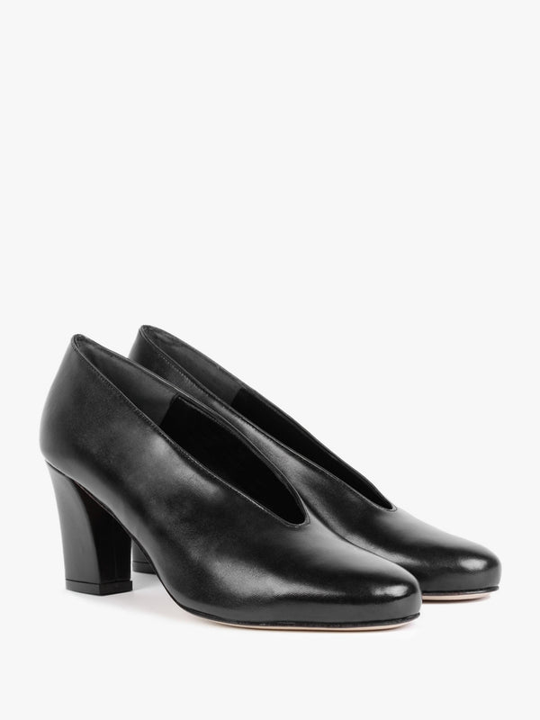 Aneso Black Leather V Front Court Shoes