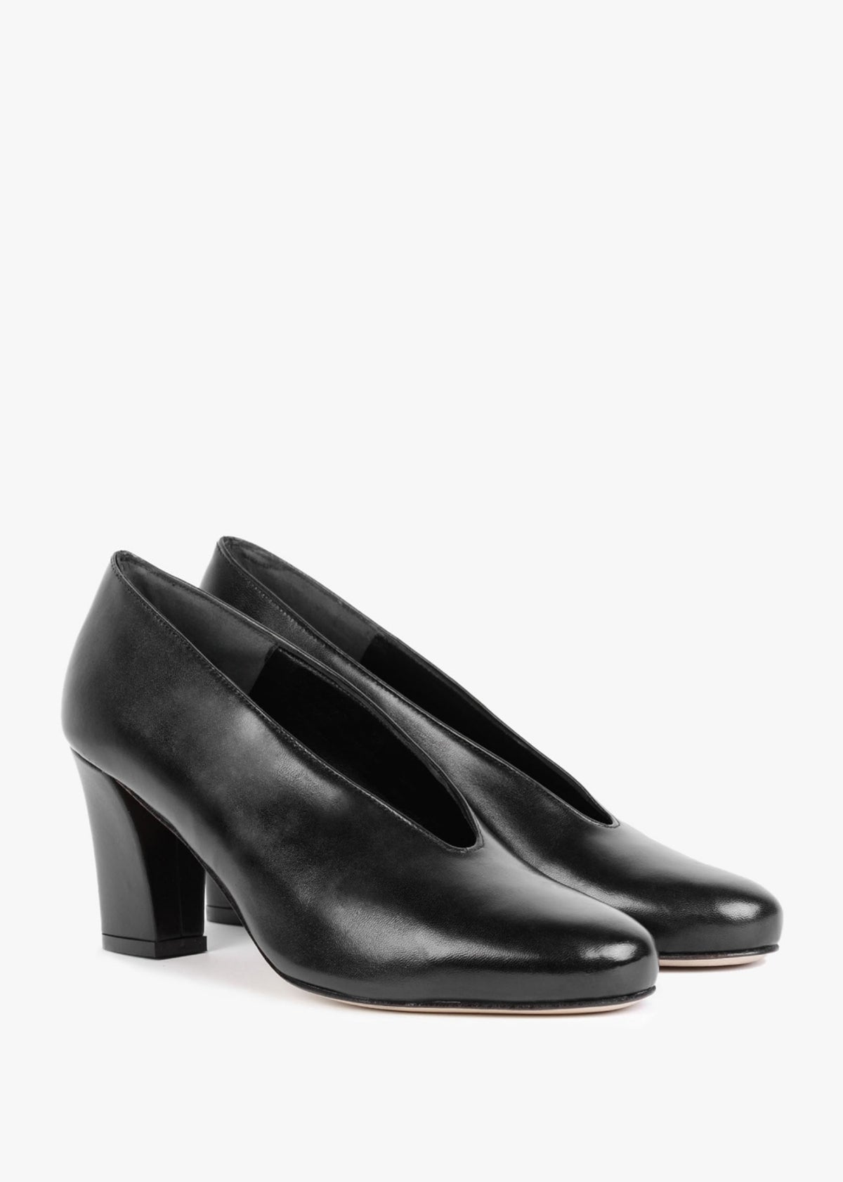 Aneso Black Leather V Front Court Shoes