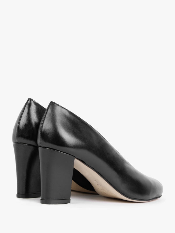 Aneso Black Leather V Front Court Shoes