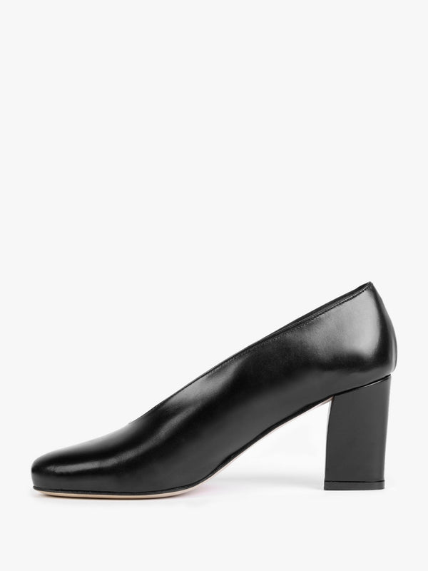 Aneso Black Leather V Front Court Shoes