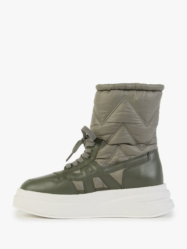 Indigo Leaf Puffy Quilted Trainer Boots