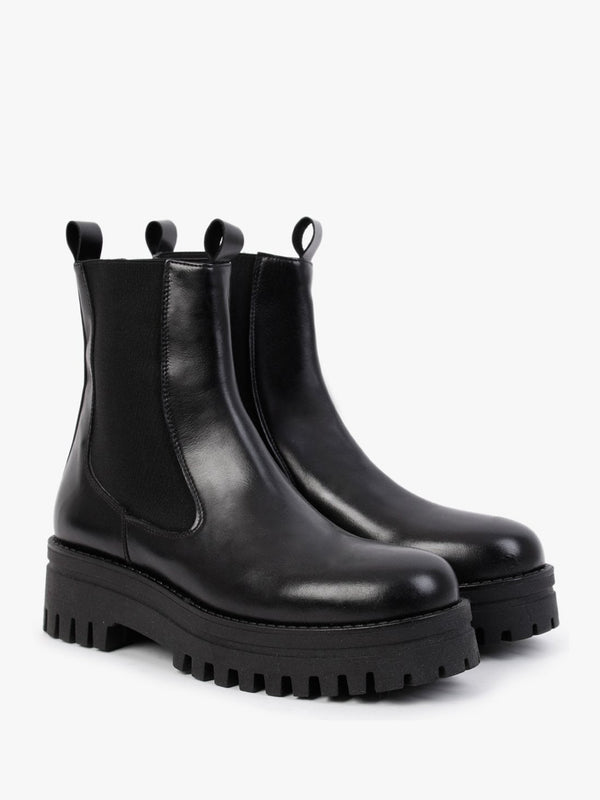 Fleat Black Leather Chelsea Boots