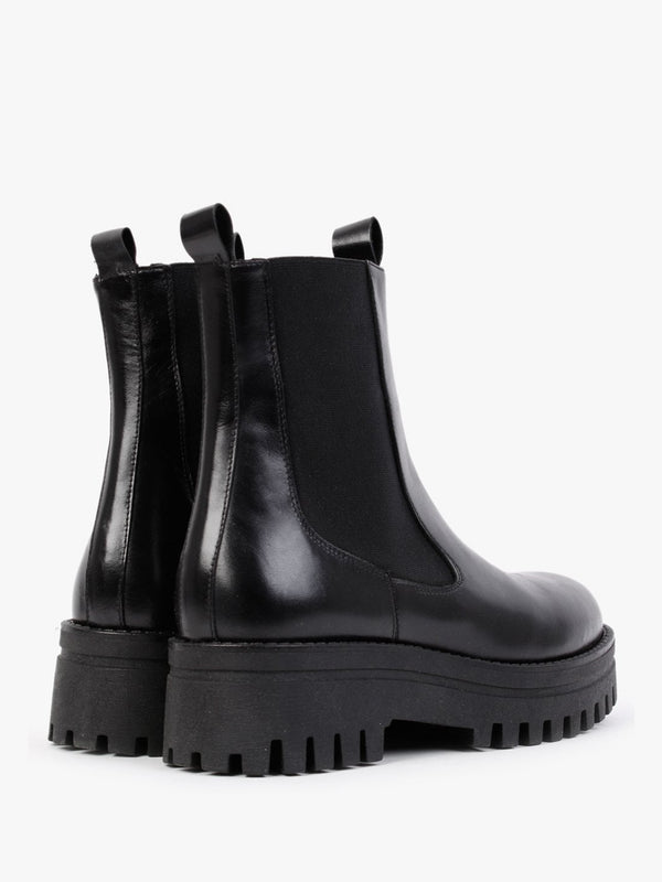 Fleat Black Leather Chelsea Boots