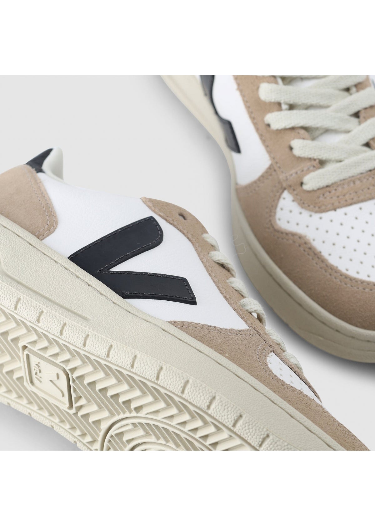 Veja Women's V-10 Beige Trainers