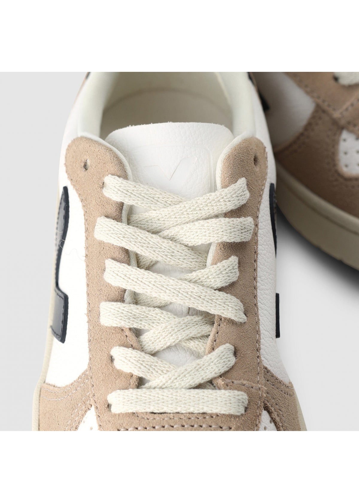 Veja Women's V-10 Beige Trainers