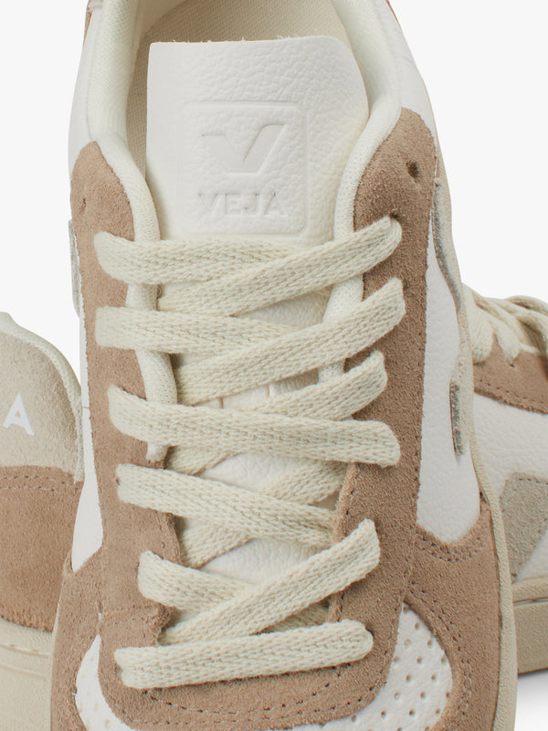 Womens V-10 Leather Trainers In Extra- White Natural Sahara