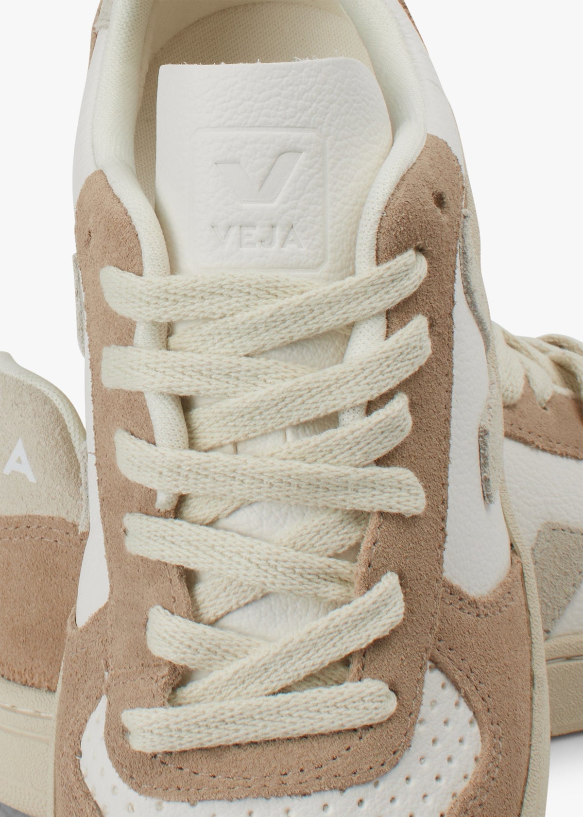 Womens V-10 Leather Trainers In Extra- White Natural Sahara