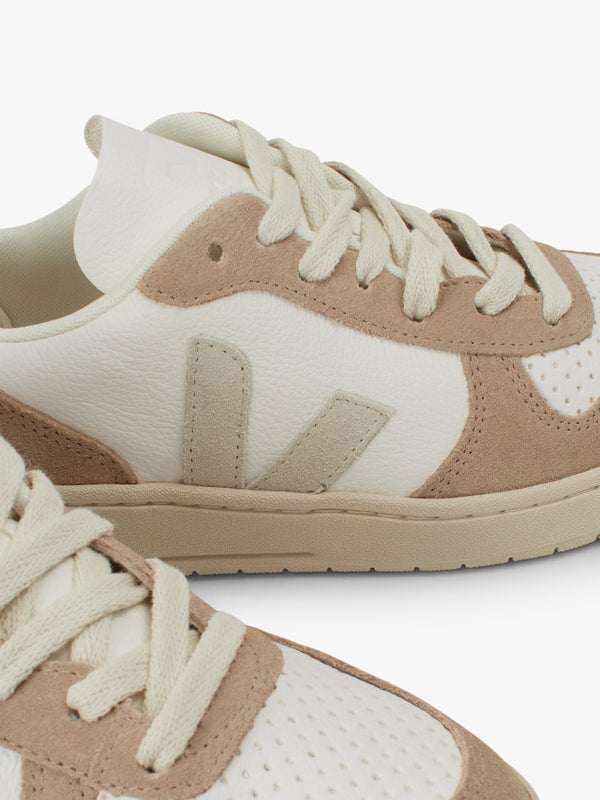 Womens V-10 Leather Trainers In Extra- White Natural Sahara