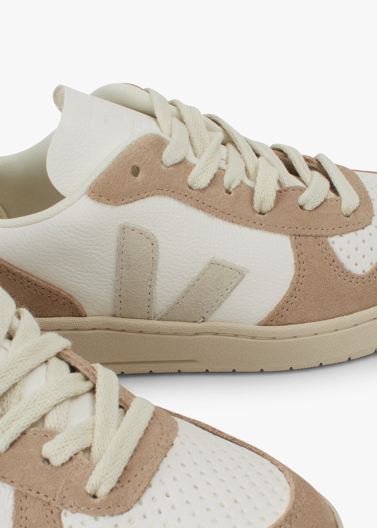 Womens V-10 Leather Trainers In Extra- White Natural Sahara