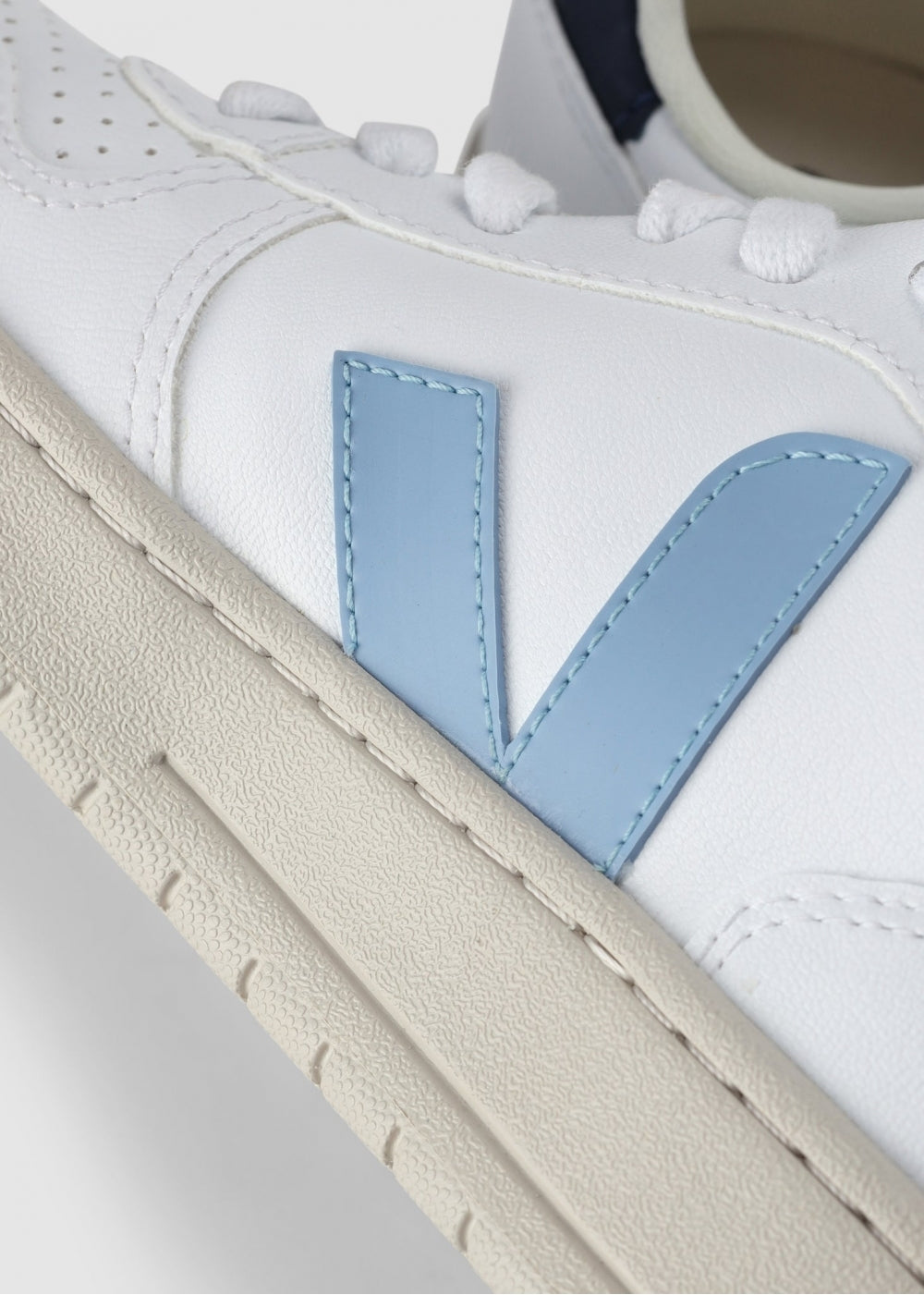 V-10 C.W.L Vegan White Steel Nautic Trainers