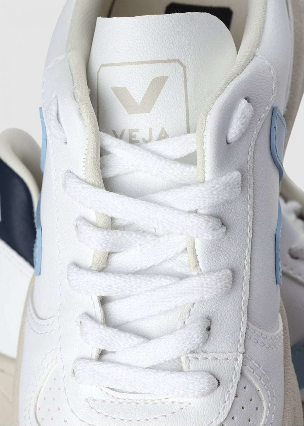 V-10 C.W.L Vegan White Steel Nautic Trainers
