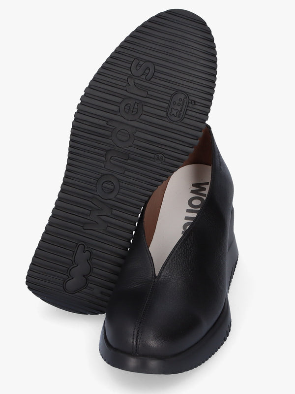 Water Black Leather V Font Wedge Court Shoes
