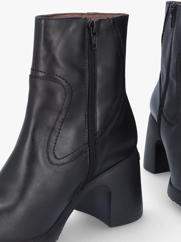 Min Black Leather Block Heel Ankle Boots