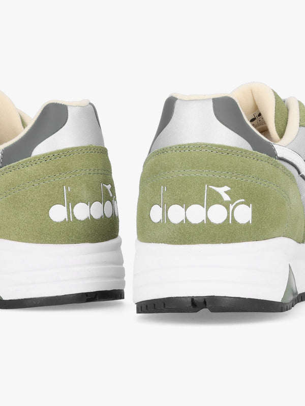 Men’s N902 White Sphagnum Suede Trainers