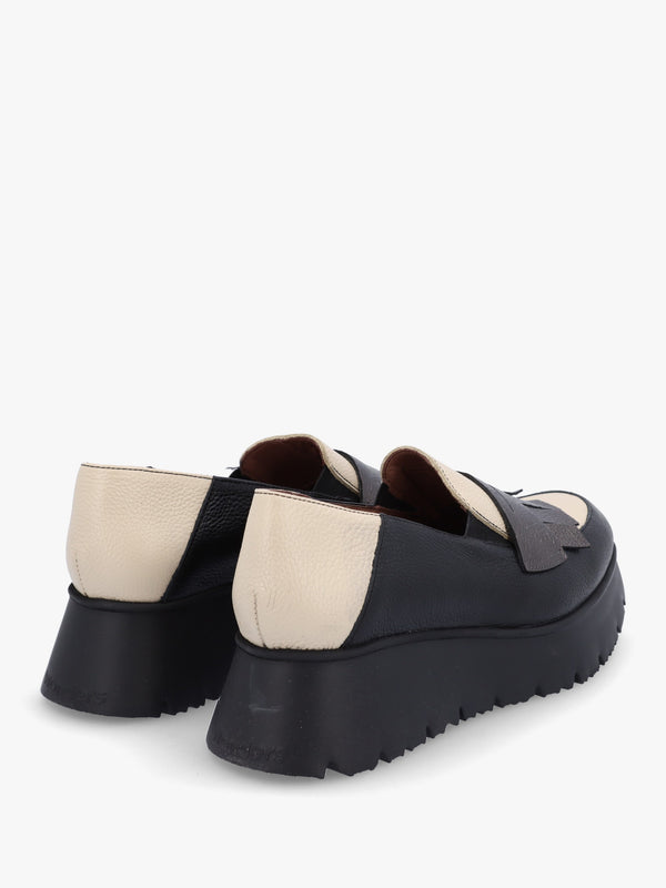 Medianoche Cream & Black Leather Loafers