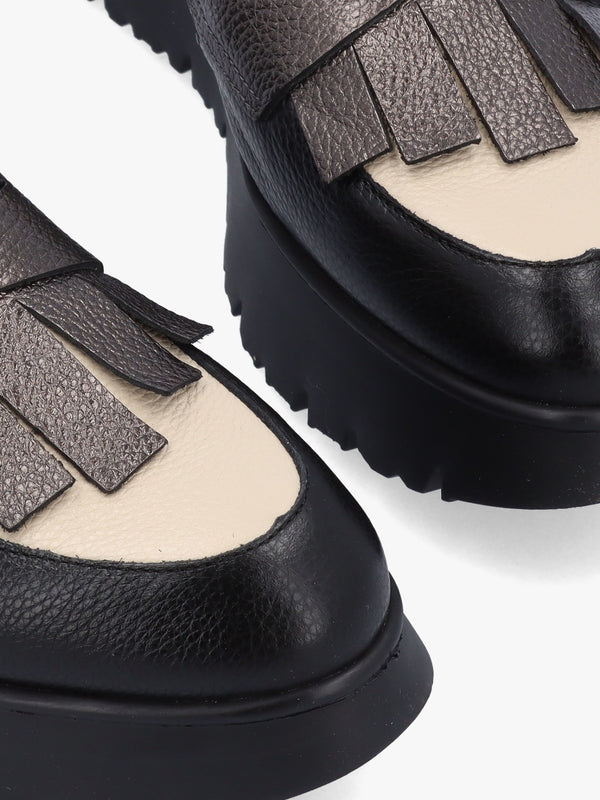 Medianoche Cream & Black Leather Loafers