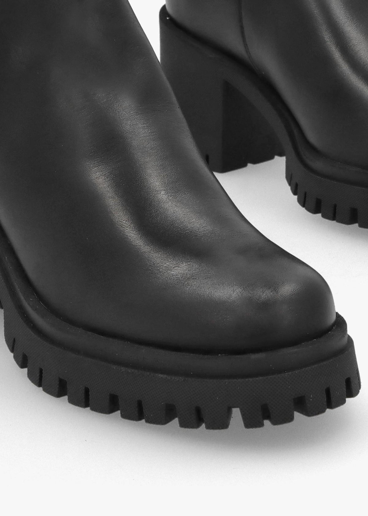 Luxor Black Leather Block Heel Chelsea Boots