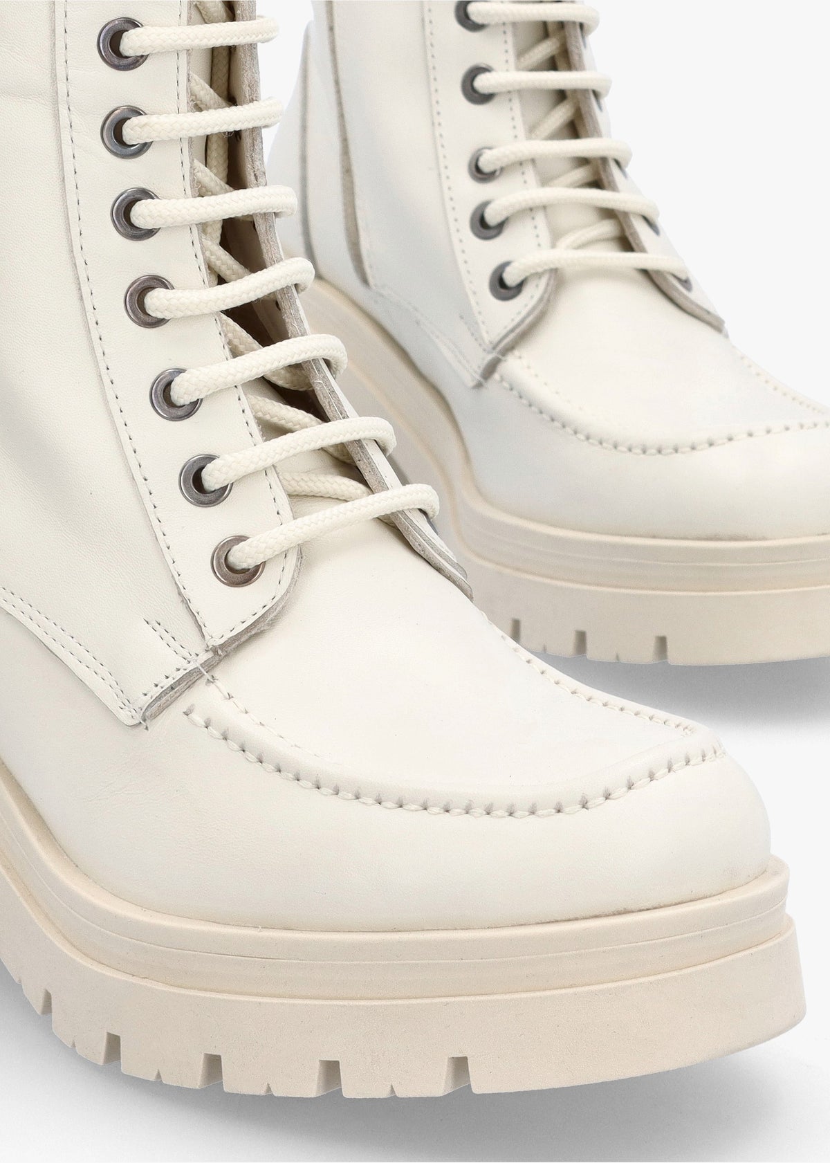 Bella White Leather Block Heel Ankle Boots