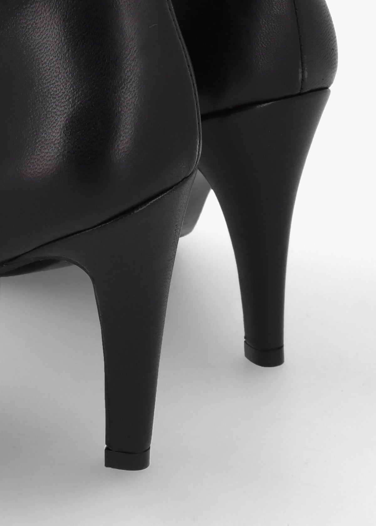 Gardenia 80's Black Leather Elasticated Back Heeled Calf Boots