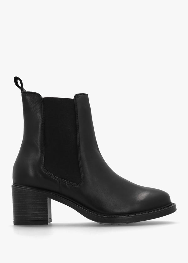 Ichels Black Leather Block Heel Chelsea Boots
