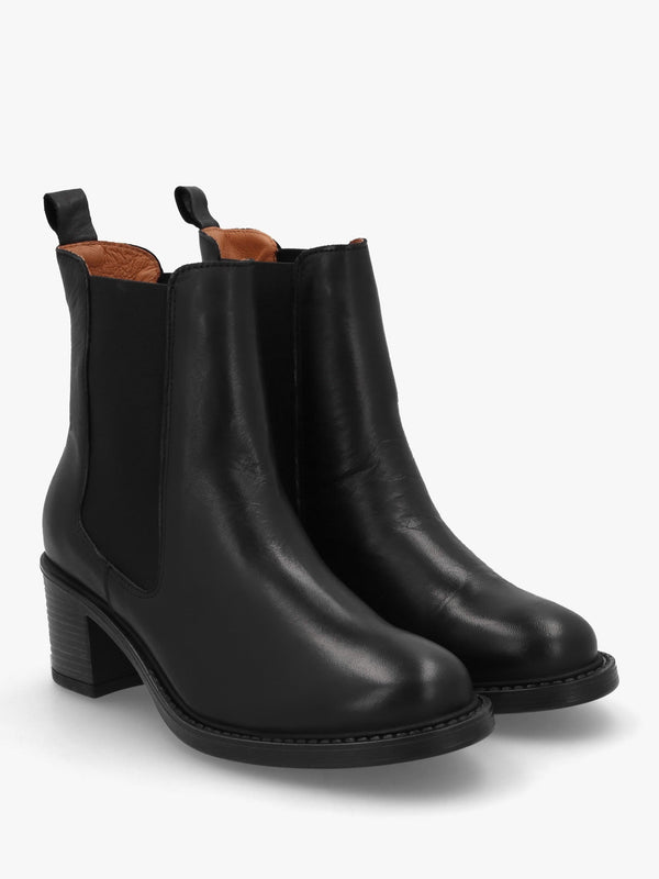 Ichels Black Leather Block Heel Chelsea Boots
