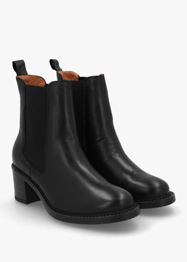 Ichels Black Leather Block Heel Chelsea Boots