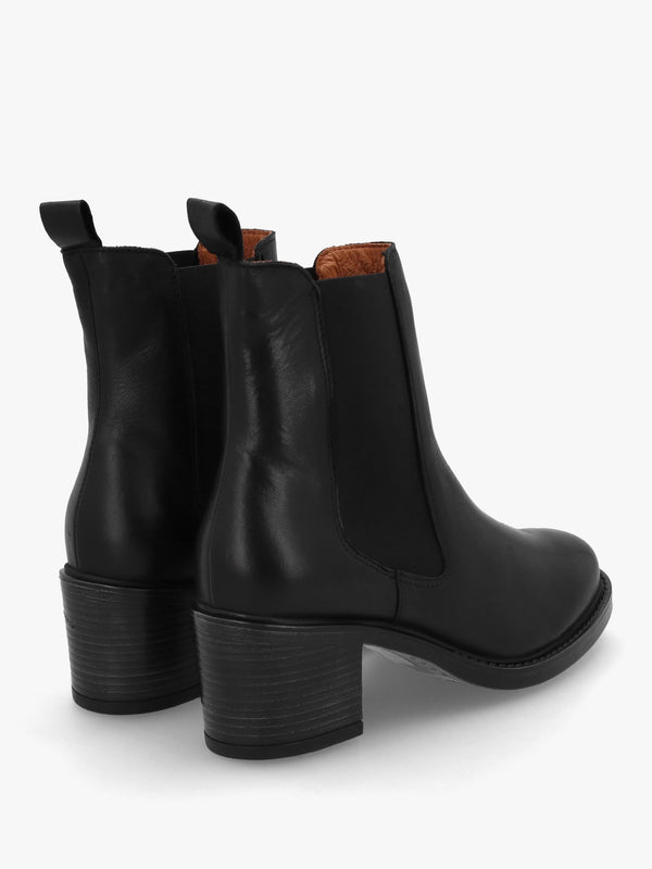 Ichels Black Leather Block Heel Chelsea Boots